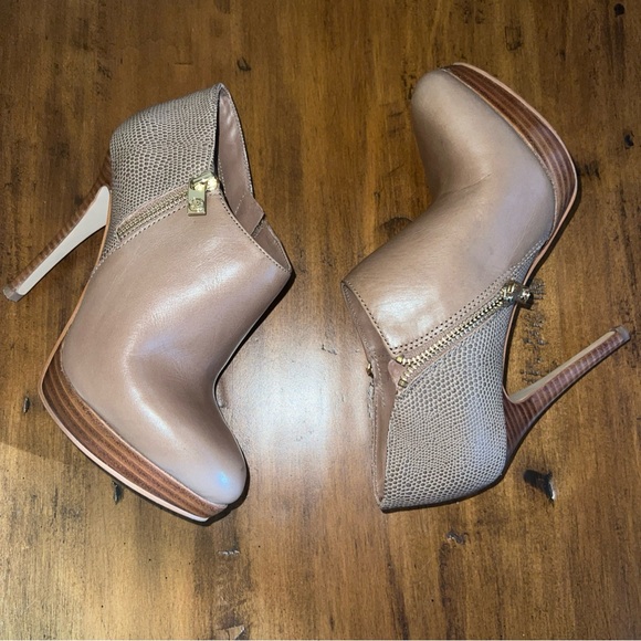 Michael Kors York Dark Dune Stiletto Heel Platform Leather Ankle Bootie Size 5.5 - Picture 2 of 13